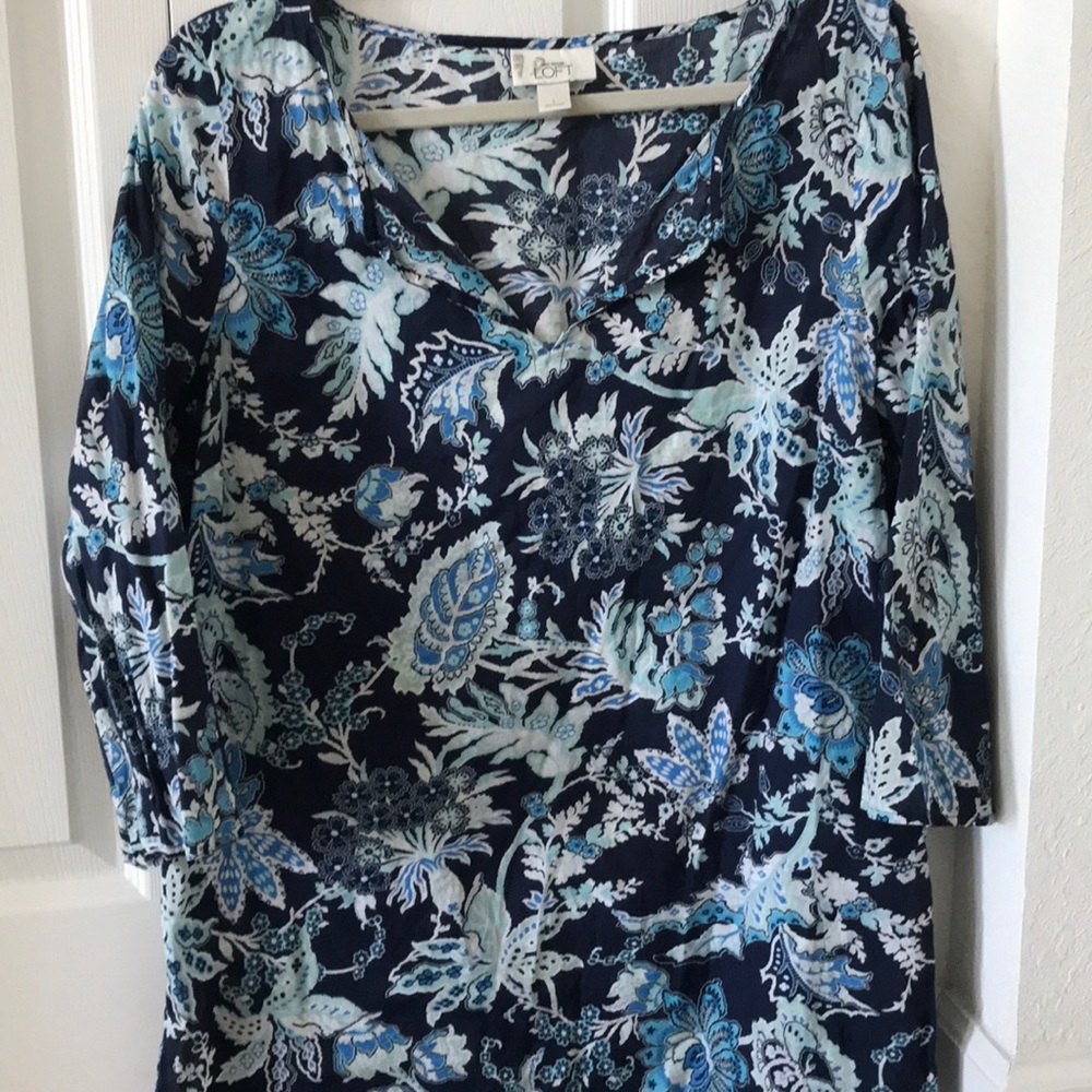 Loft top-A truly beautiful pattern & colors